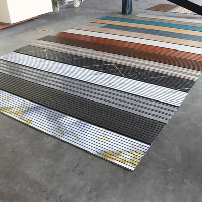 لوحة سقف PVC تجارية للجدران مقاومة للماء والرطوبة