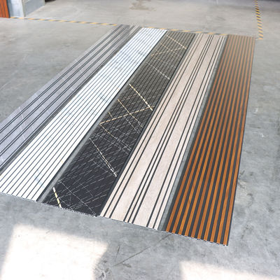 مائة مضادة للماء مضادة للحريق لوحة الحائط من PVC خفيفة الوزن سهلة التثبيت الداخلية الخارجية لوحة الحائط للحمام المطبخ غرفة المعيشة