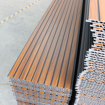 ألواح جدارية PVC مضلعة مقاومة للرطوبة والعفن تستخدم في المطاعم والمستشفيات والمختبرات