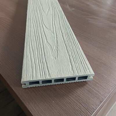 من السهل تركيب أرضيات WPC للخارج