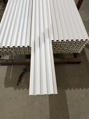 تخصيص صديقة للبيئة الداخلية غير منتظمة الشباك Wpc لوحة الحائط 160x24 تغطية