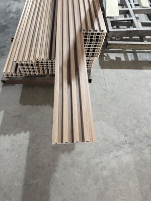 تخصيص صديقة للبيئة الداخلية غير منتظمة الشباك Wpc لوحة الحائط 160x24 تغطية