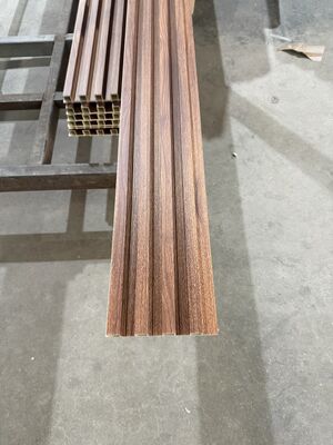 تخصيص صديقة للبيئة الداخلية غير منتظمة الشباك Wpc لوحة الحائط 160x24 تغطية