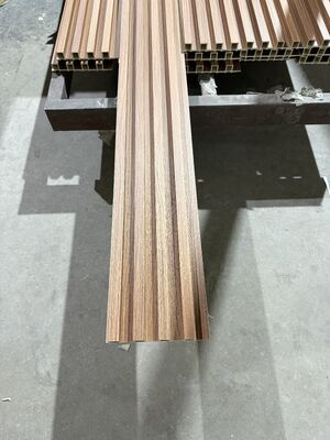 تخصيص صديقة للبيئة الداخلية غير منتظمة الشباك Wpc لوحة الحائط 160x24 تغطية