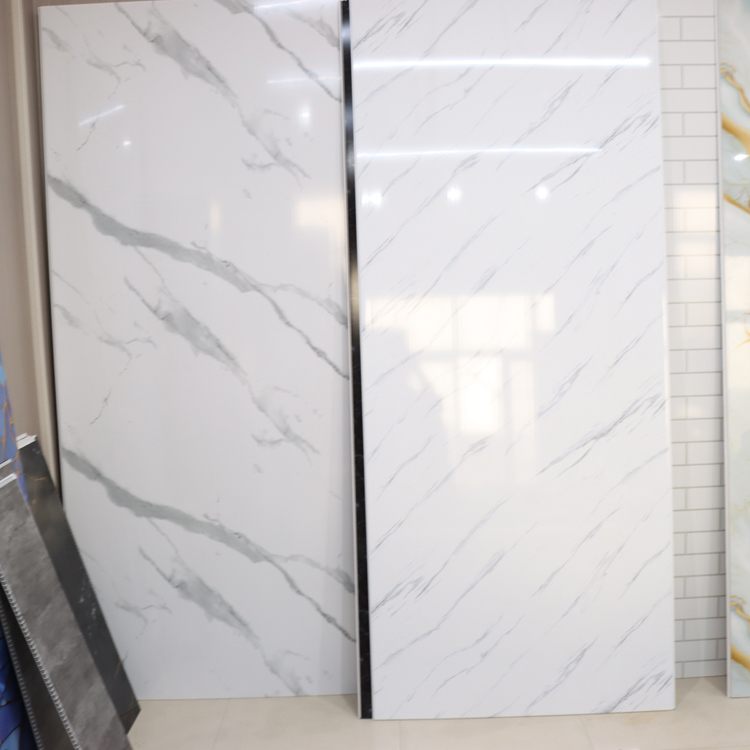 ألواح دش من البولي فينيل كلوريد (PVC) آمنة ومضادة للانزلاق بتصميم محكم للحمام العائلي