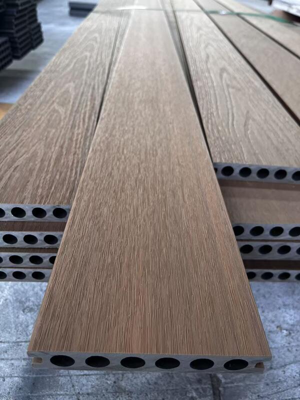 WPC Antigrietas Para Piscina Y Suelo التزيين البلاستيكي المقاوم للماء في الهواء الطلق