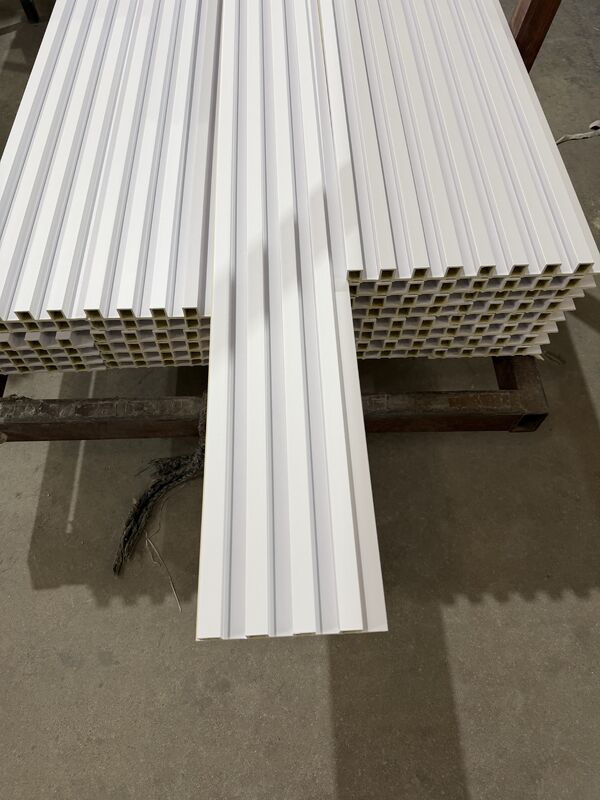 تخصيص صديقة للبيئة الداخلية غير منتظمة الشباك Wpc لوحة الحائط 160x24 تغطية