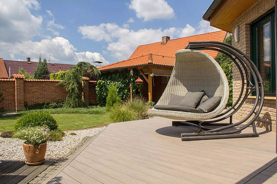 Hide Frame Flooring WPC Decking 18mm سهل التركيب التصميم الحديث