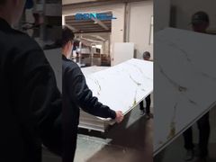 لوحة حائط الدش